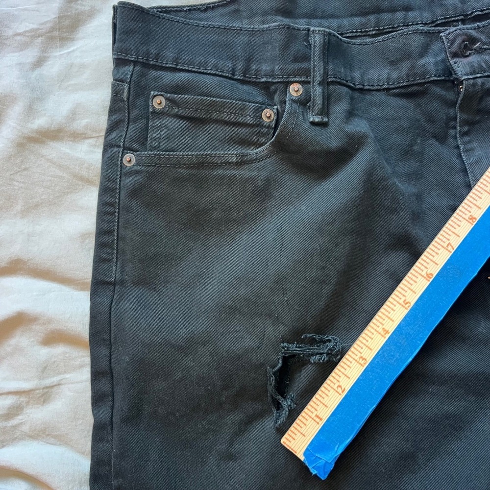 LEVI'S 541 Jeans Mens 42x32 Black Denim Holes Casual Comfort Stretch Paint Stain - Picture 8 of 16
